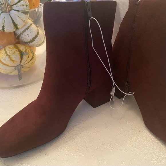 Boots. Booties. Ankle boots - Picture 2 of 8